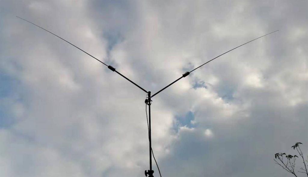 Chelegance JPC 7 portable dipole antenna in the air