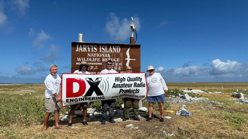 dxpedition team holding dx engineering banner at jarvis island