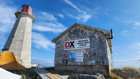 CY9C DXpedition lighthouse shot with DX Engineering Banner