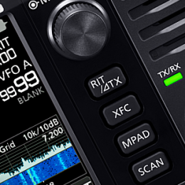 close up of rit button on an icom receiver